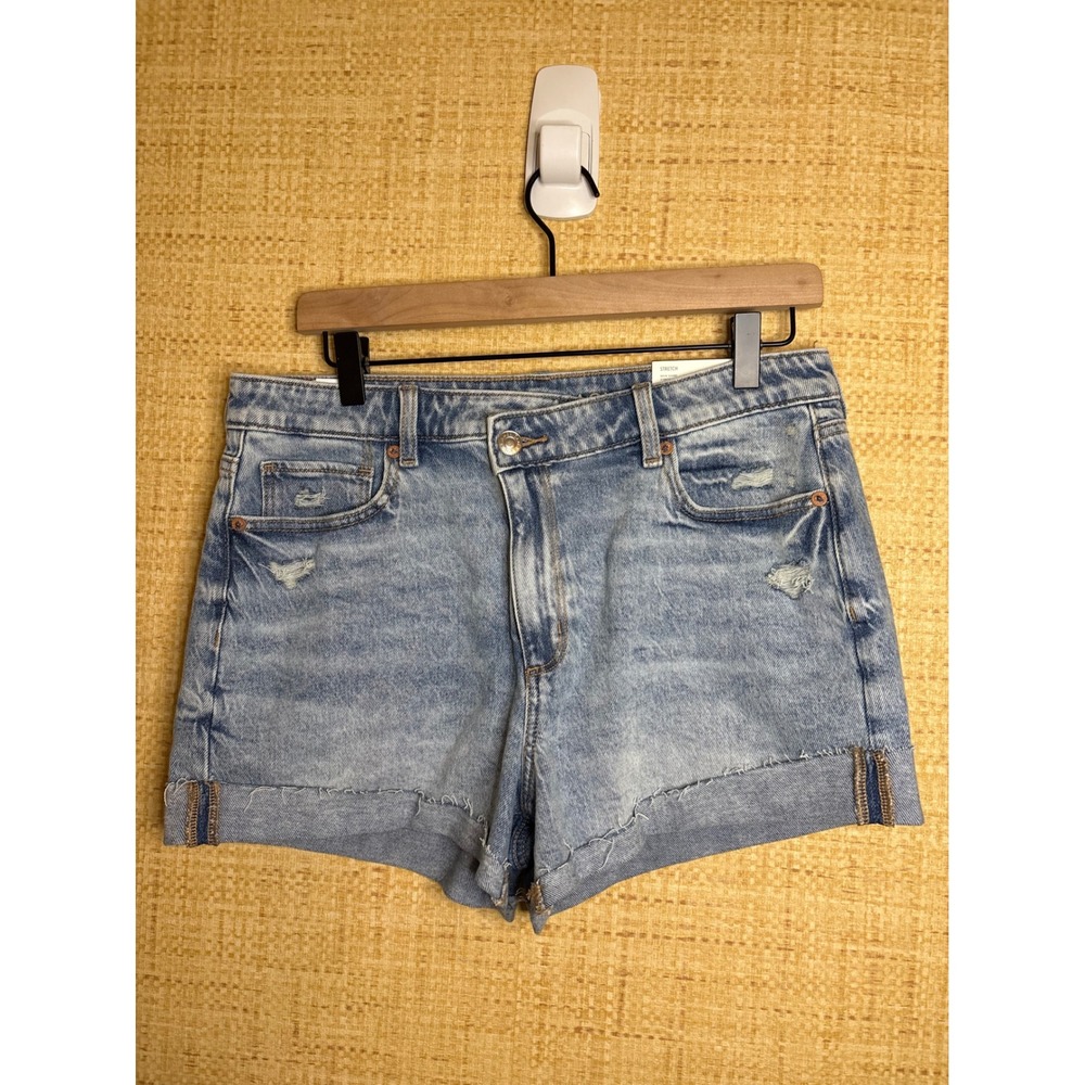 American Eagle Mom Shorts Super High Rise Crossover Light Wash Distressed‎ 10 30